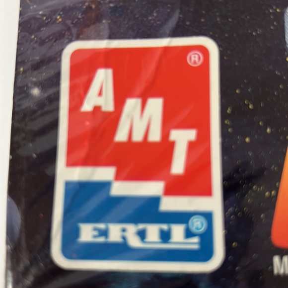 Star Wars Cut-Away Millennium Falcon model kit  model number # 8789 - Picture 6 of 6